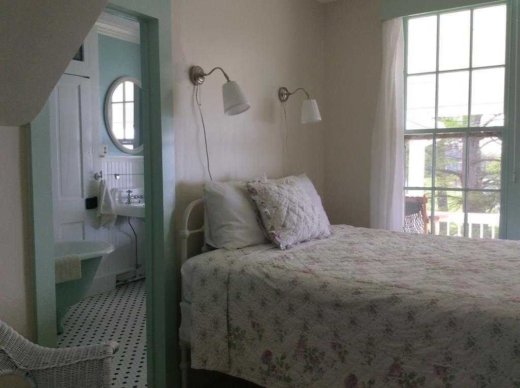 Wades Point Inn On The Bay McDaniel Экстерьер фото